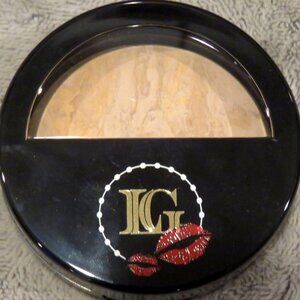 New NWOB Laura Geller Baked Balance N Brighten Foundation Medium 32 oz/9G